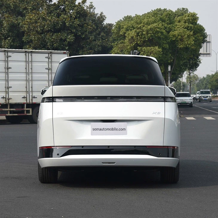 XPeng X9 RWD EV MPV